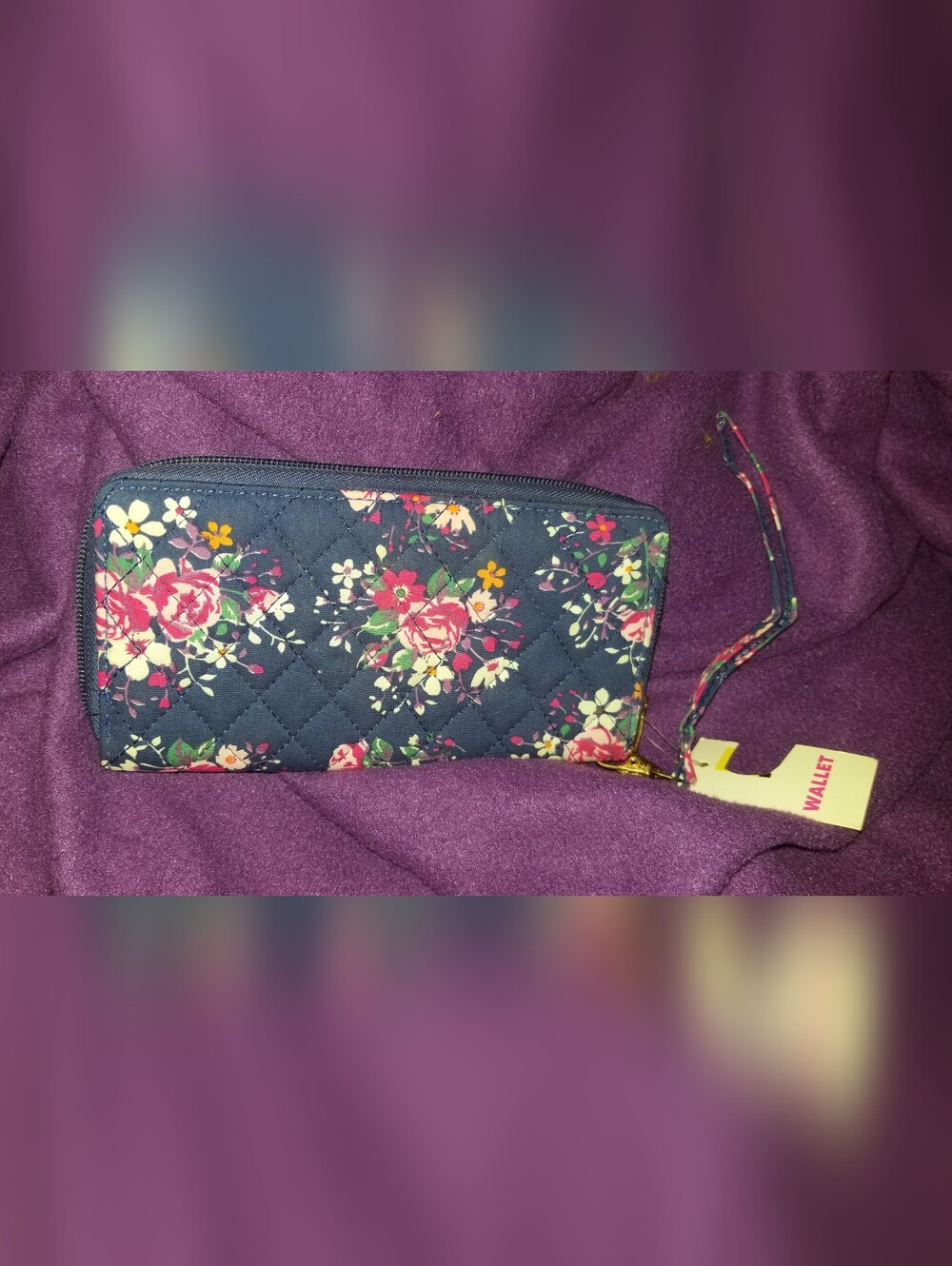 NWT Women's Pink & Blue Floral Pattern Zip Up Quilted Wallet With Wrist Strap